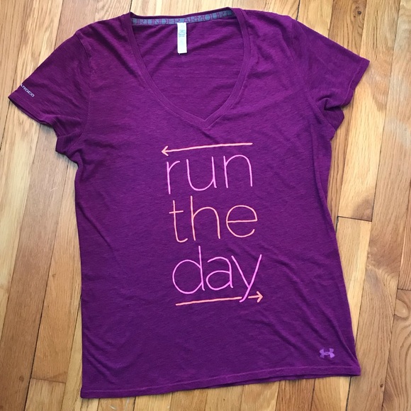 Under Armour Tops - Under Armour Women’s Heat Gear V-Neck T-Shirt